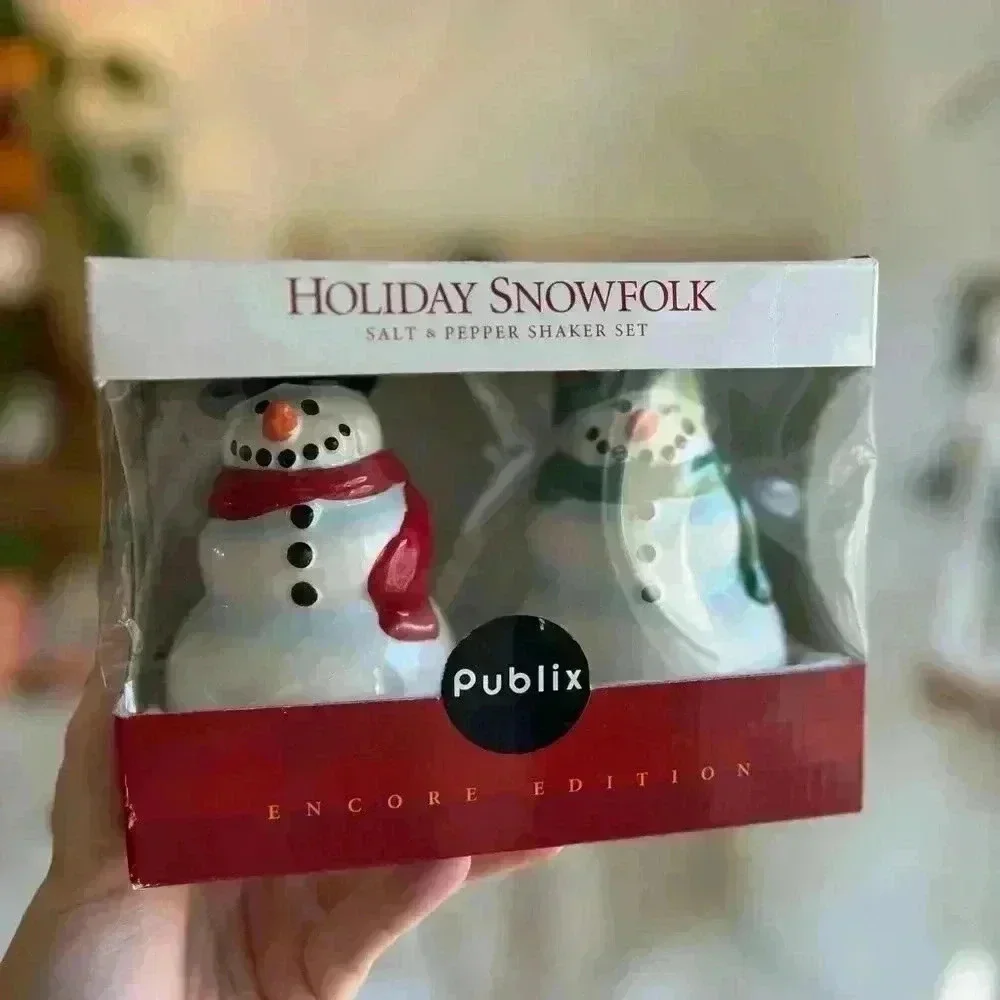Publix 2005 Holiday Snowfolk Salt & Pepper Shaker Set - Encore Edition winter